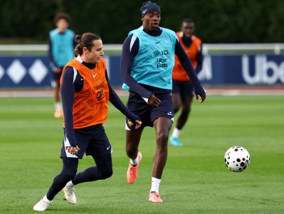 爱游戏APP-西汉姆迎法国杯关键赛，赛前再遭质疑，引发热议，身体对抗强度拉满的简单介绍