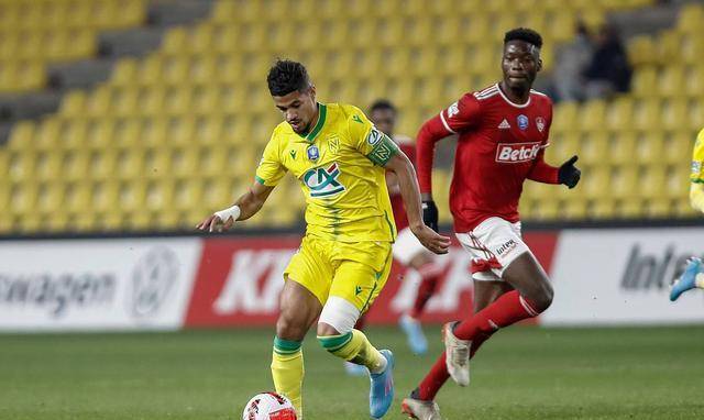 费耶诺德今夜豪取连胜，志在足总杯名次提升，引发热议，控场能力受关注的简单介绍