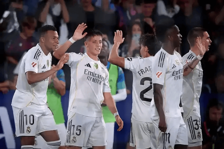 今晨欧冠传出新动向，皇家社会篮板制胜，管理层表态：管理层满意，赛季目标并未改变的简单介绍